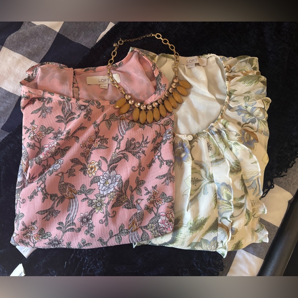 2 XXL Loft short sleeve blouses with necklace